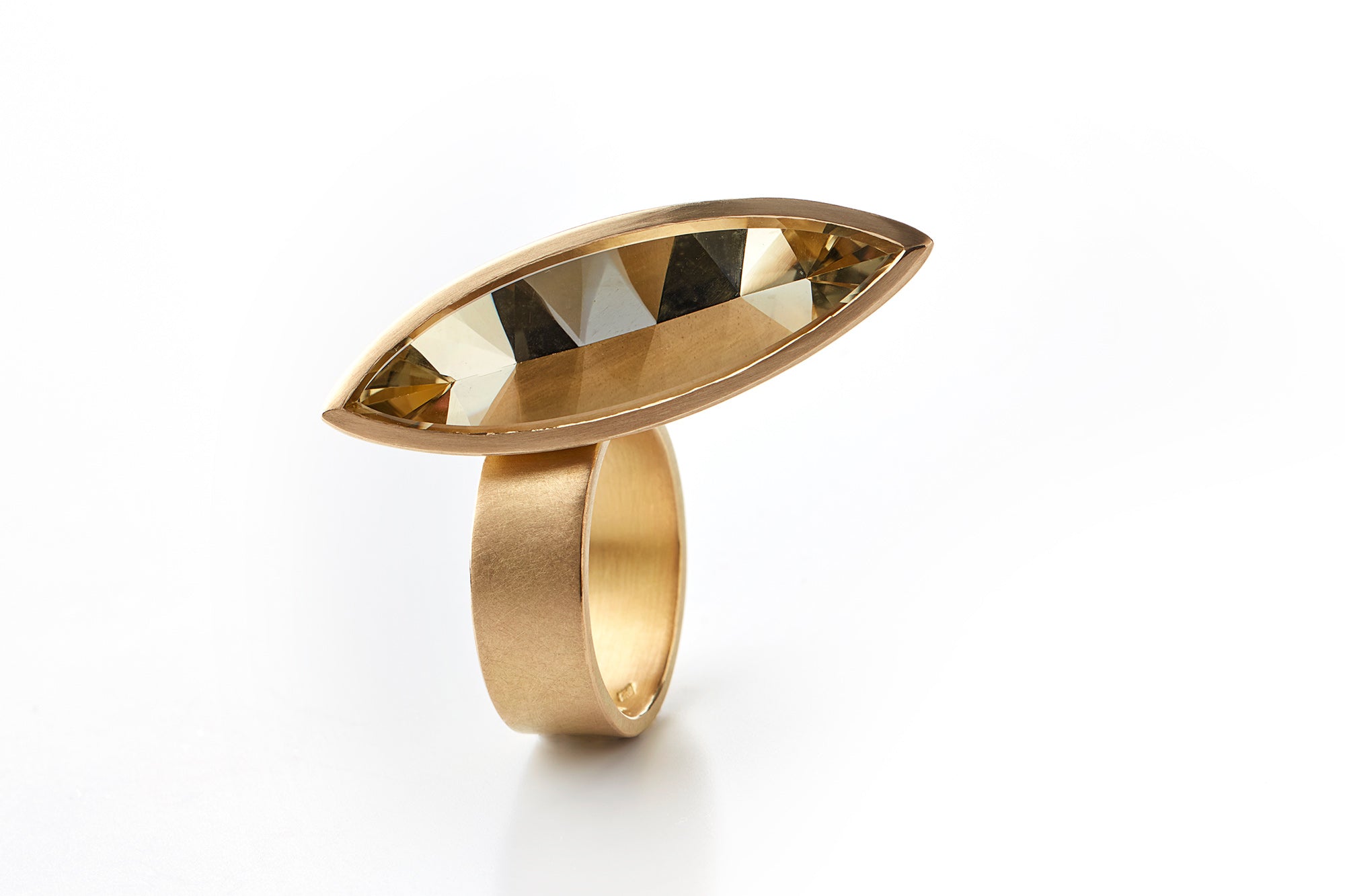 Hidden Secret ring in 18k yellow gold with citrine. Jewellery by Rembrandt Jordan.