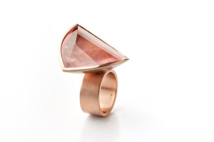 Hidden Secret ring in 18k red gold with a 41,11 ct rose quartz. Jewellery by Rembrandt Jordan